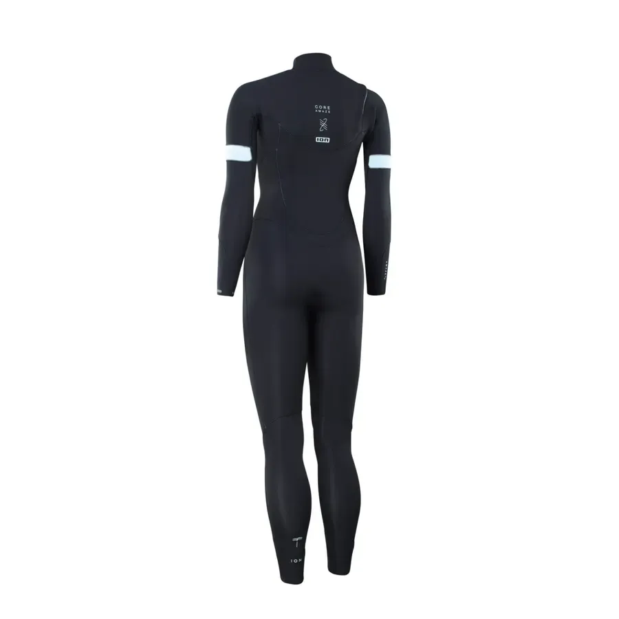 Detalle de las costuras flexibles y las zonas reforzadas del ION Amaze Core 5/4 Front Zip para un ajuste perfecto y resistencia superior.