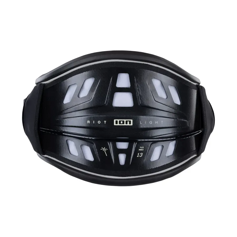 ION Riot Light 2026, arnés con tecnología CURV y Spreader Bar para freeriders exigentes.